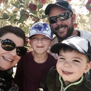 Meet your Posher, Dustin